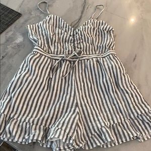 American Eagle 🦅 seersucker striped romper